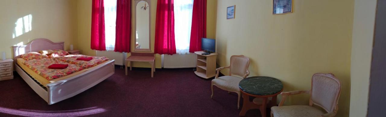 St. Maur Hotel Becov nad Teplou Bagian luar foto